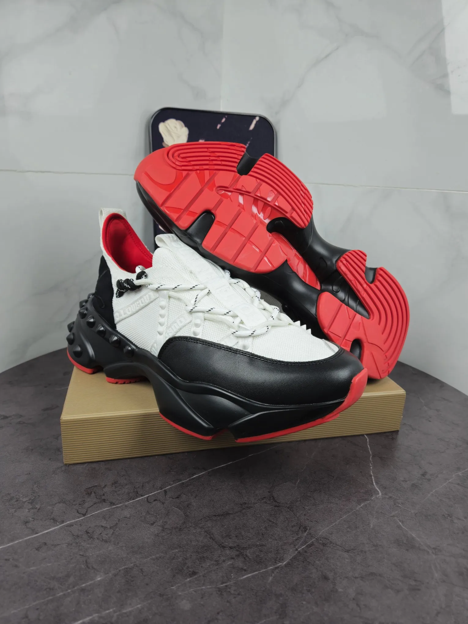 Men's shoes 💰700 Fashionable brand Chri*stian loubou*tin original single item New CL red-soled shoes latest series for casual couples, uppers are made of imported Lycra + high-density breathable fly weave, environmentally friendly high-elastic suction mold feet will never delaminate, the outsole is made of super non-slip and wear-resistant PU + vacuuming Two-color combination Size: Female 35-43 Male 38-47 Comes with a handbag, card, shoehorn "full package